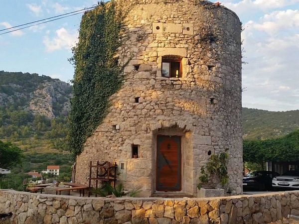 Современный дом из 250-летней мельницы